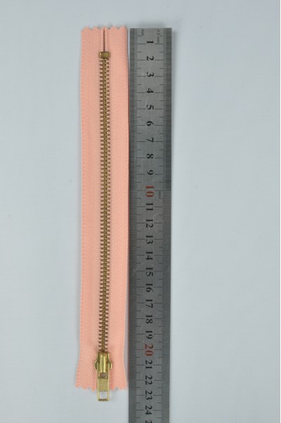 ZIP082   2號拉鏈  金銅密尾拉鏈   單頭金屬拉鏈  不設單獨拉鍊訂購  45度照